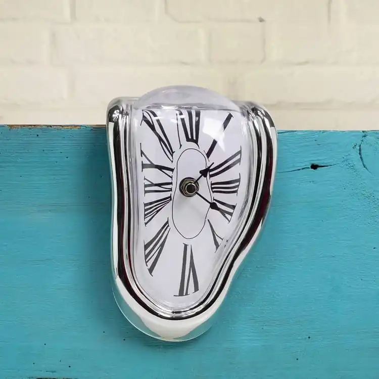 Dalí-inspired melting clock for surreal home decor. Battery-powered analog design, perfect for desks, shelves, or quirky conversation-starting displays.