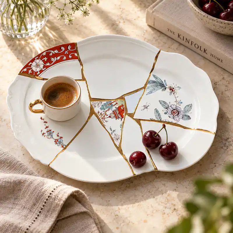 Kintsugi tray made from white porcelain with 24-carat gold details and decorative patterns